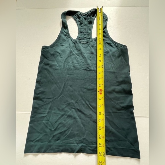 Lululemon Set of 2 Racerback Tanks Size 6 Black and Green - Picture 9 of 12